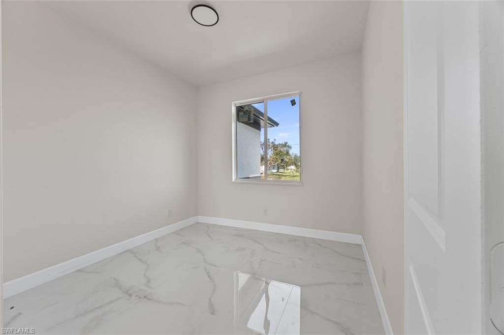 2700 6th St, Cape Coral, FL 33993-15