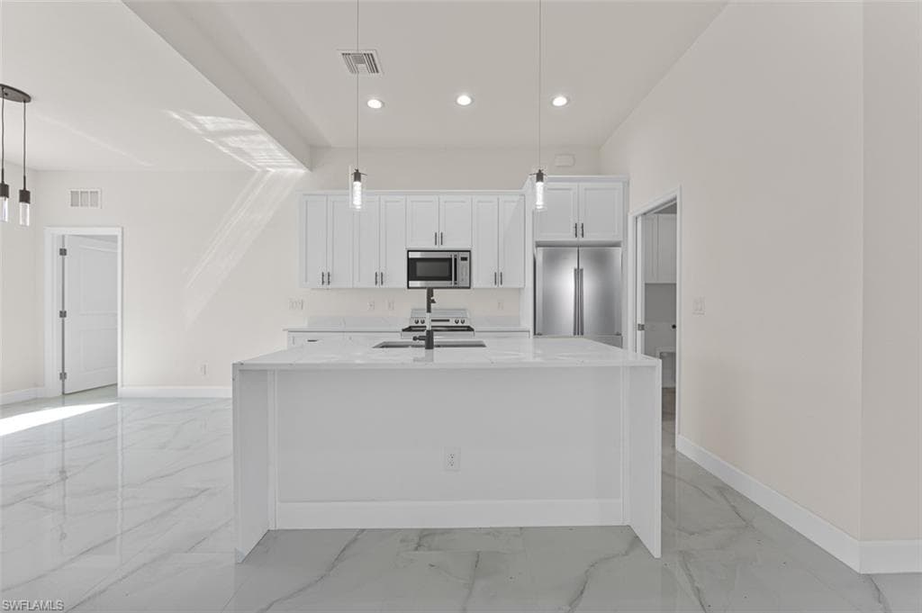 2700 6th St, Cape Coral, FL 33993-16