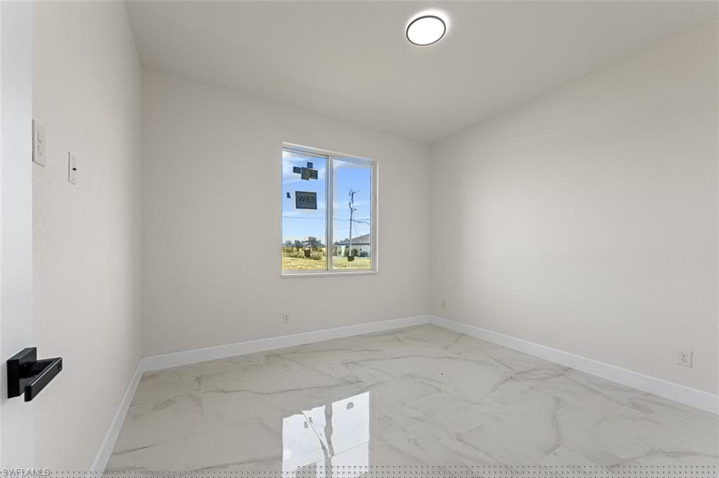 2700 6th St, Cape Coral, FL 33993-7