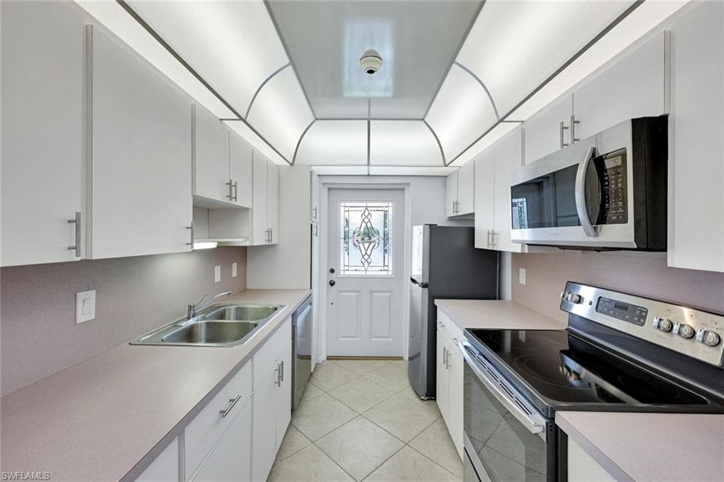 820 Ketch Dr 7, Naples, FL 34103-9