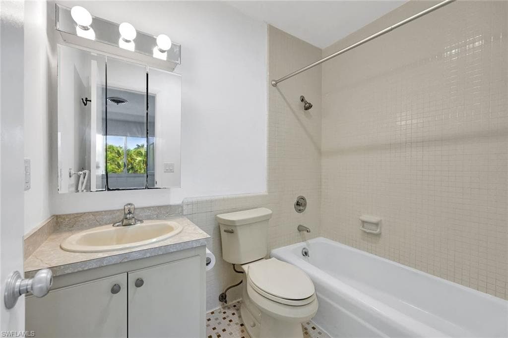 820 Ketch Dr 7, Naples, FL 34103-14