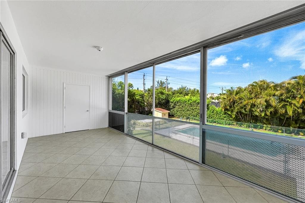 820 Ketch Dr 7, Naples, FL 34103-20