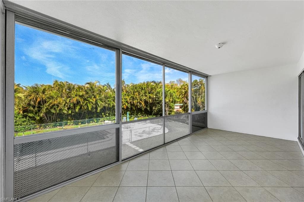 820 Ketch Dr 7, Naples, FL 34103-21