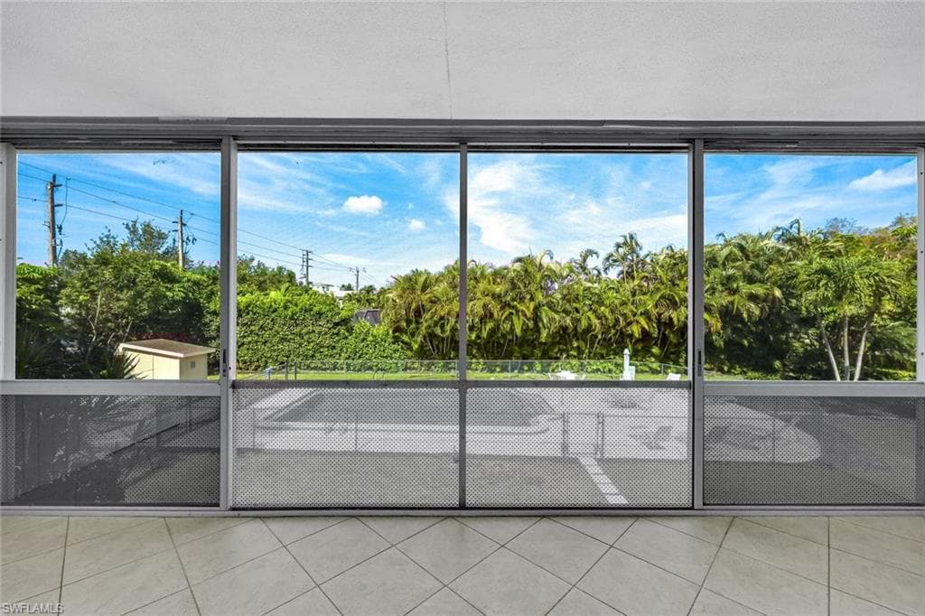 820 Ketch Dr 7, Naples, FL 34103-22