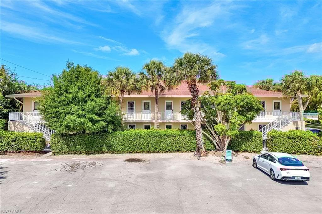 820 Ketch Dr 7, Naples, FL 34103-24