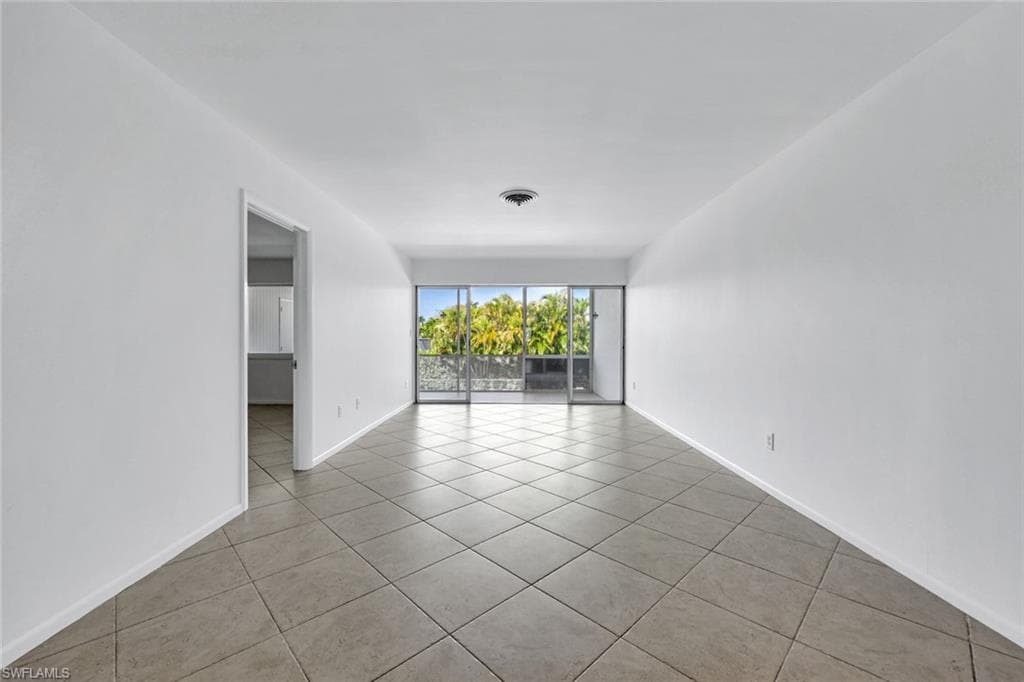 820 Ketch Dr 7, Naples, FL 34103-6