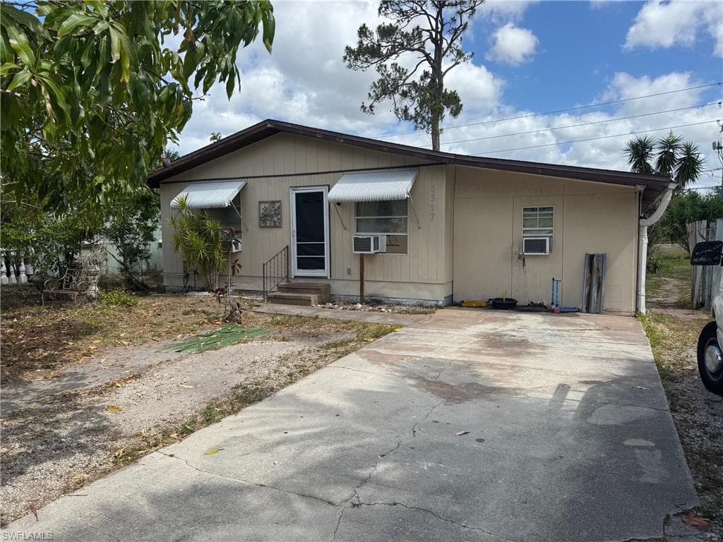 5317 Dixie Dr, Naples, FL 34113-1