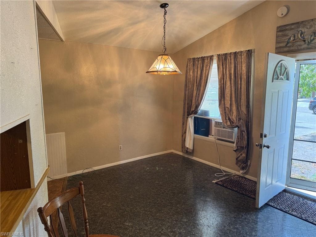 5317 Dixie Dr, Naples, FL 34113-6