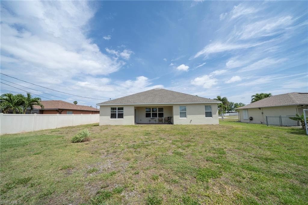 152 27th Ter, Cape Coral, FL 33904-23