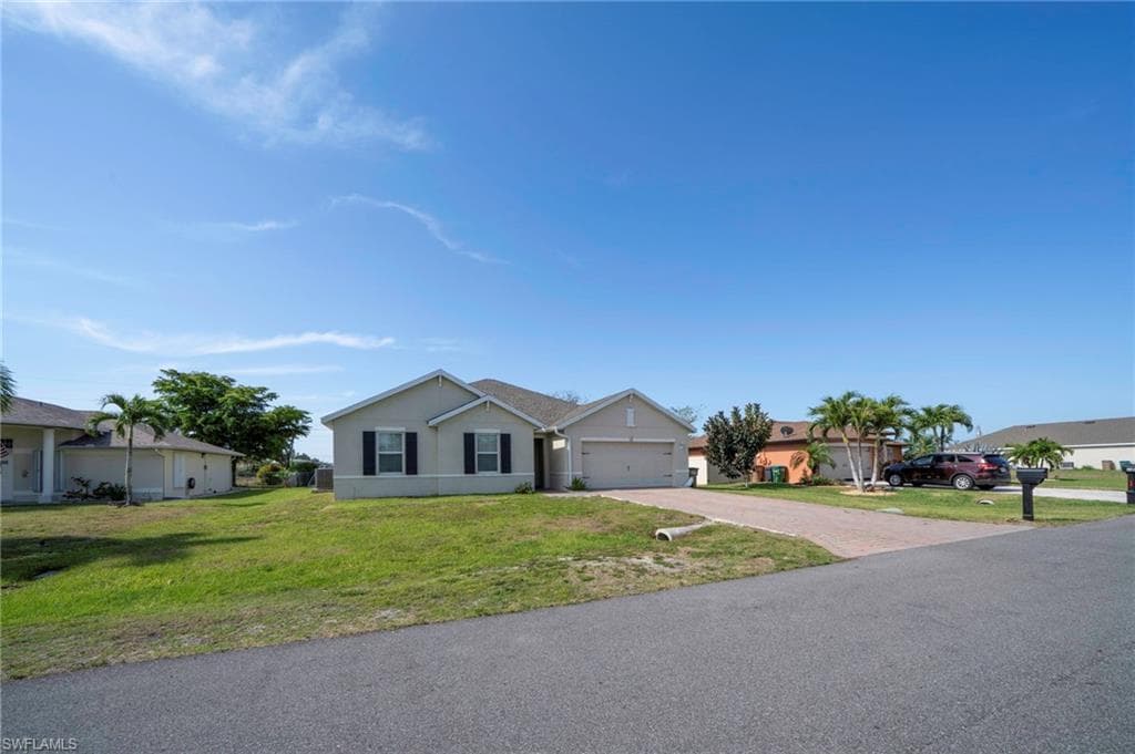 152 27th Ter, Cape Coral, FL 33904-3