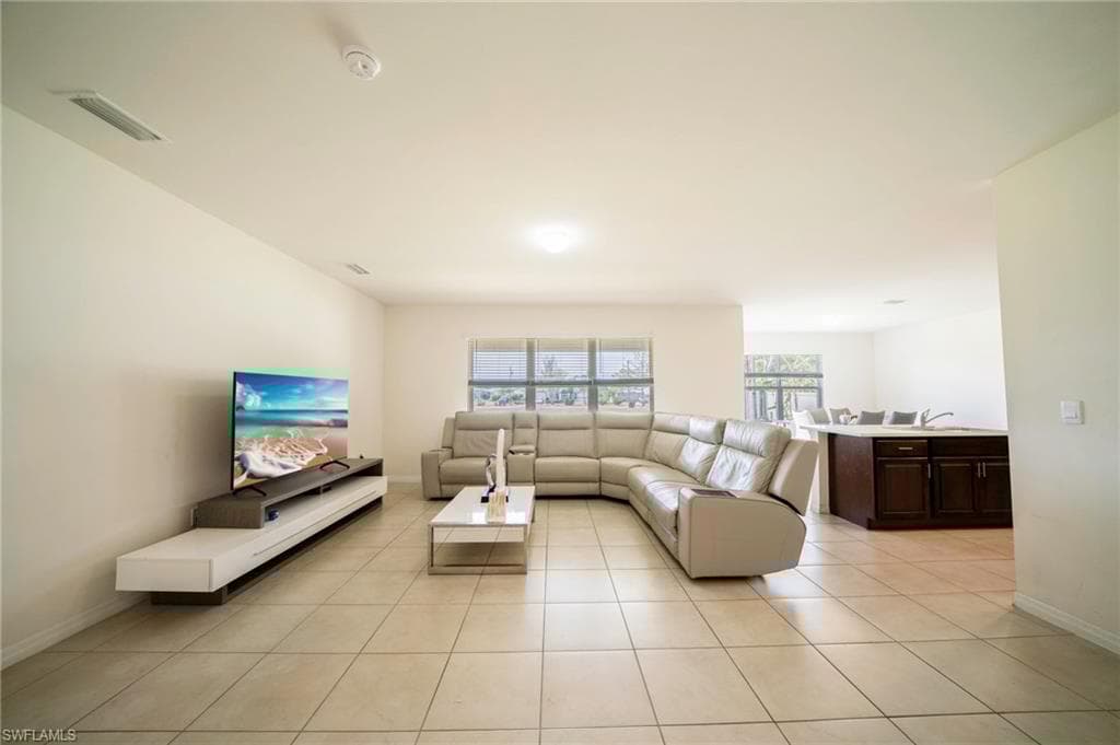 152 27th Ter, Cape Coral, FL 33904-4