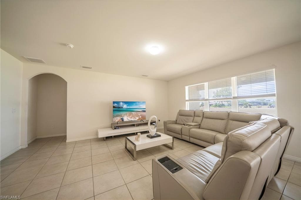 152 27th Ter, Cape Coral, FL 33904-5