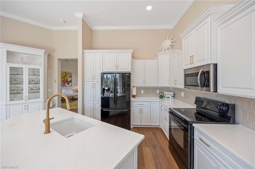 8544 Pepper Tree Way, Naples, FL 34114-15