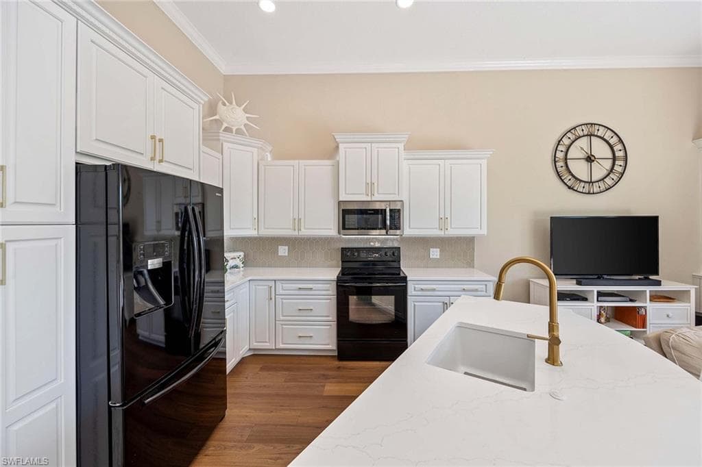 8544 Pepper Tree Way, Naples, FL 34114-17