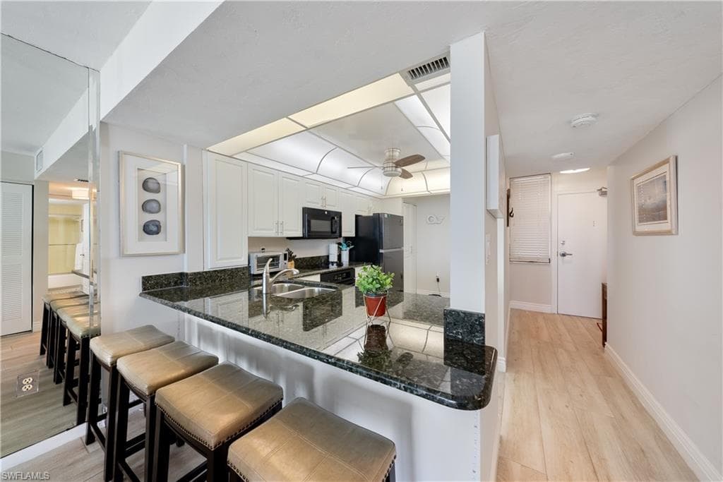 260 Seaview Ct 402, Marco Island, FL 34145-17