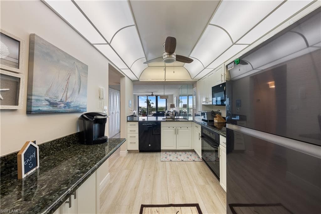 260 Seaview Ct 402, Marco Island, FL 34145-18