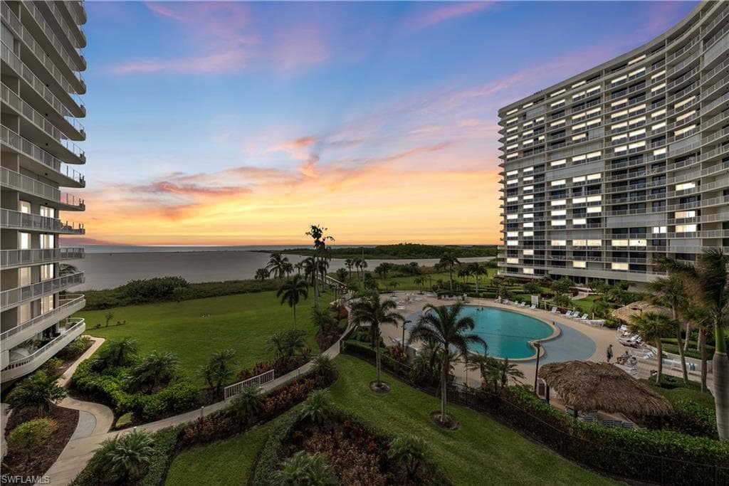 260 Seaview Ct 402, Marco Island, FL 34145-1
