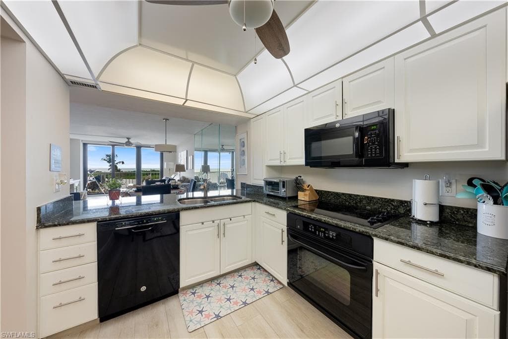 260 Seaview Ct 402, Marco Island, FL 34145-19
