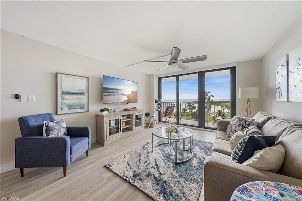 260 Seaview Ct 402, Marco Island, FL 34145-24