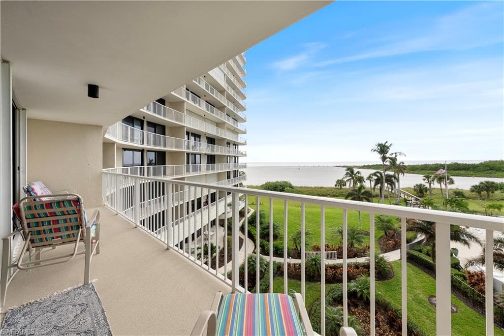 260 Seaview Ct 402, Marco Island, FL 34145-32