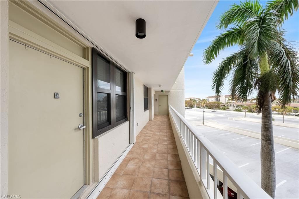 260 Seaview Ct 402, Marco Island, FL 34145-35