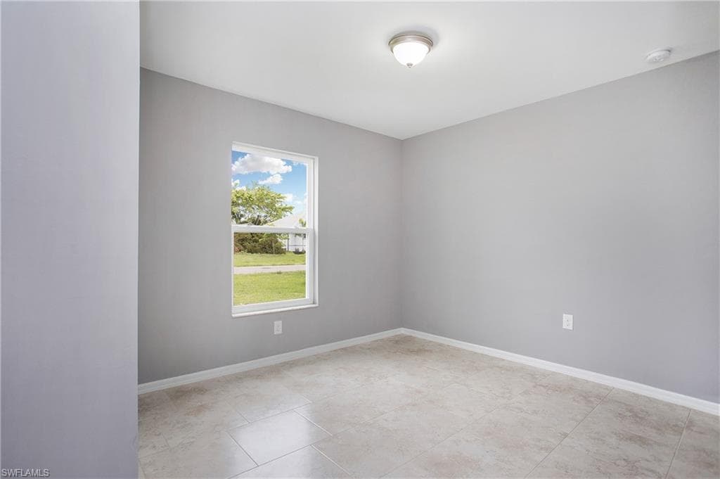 1821 25th St, Cape Coral, FL 33914-20
