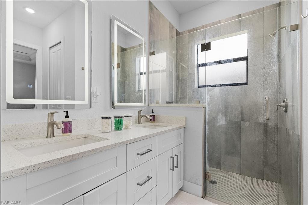 3905 15th St W, Lehigh Acres, FL 33971-25