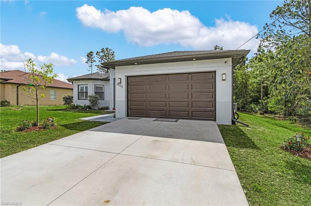 3905 15th St W, Lehigh Acres, FL 33971-3