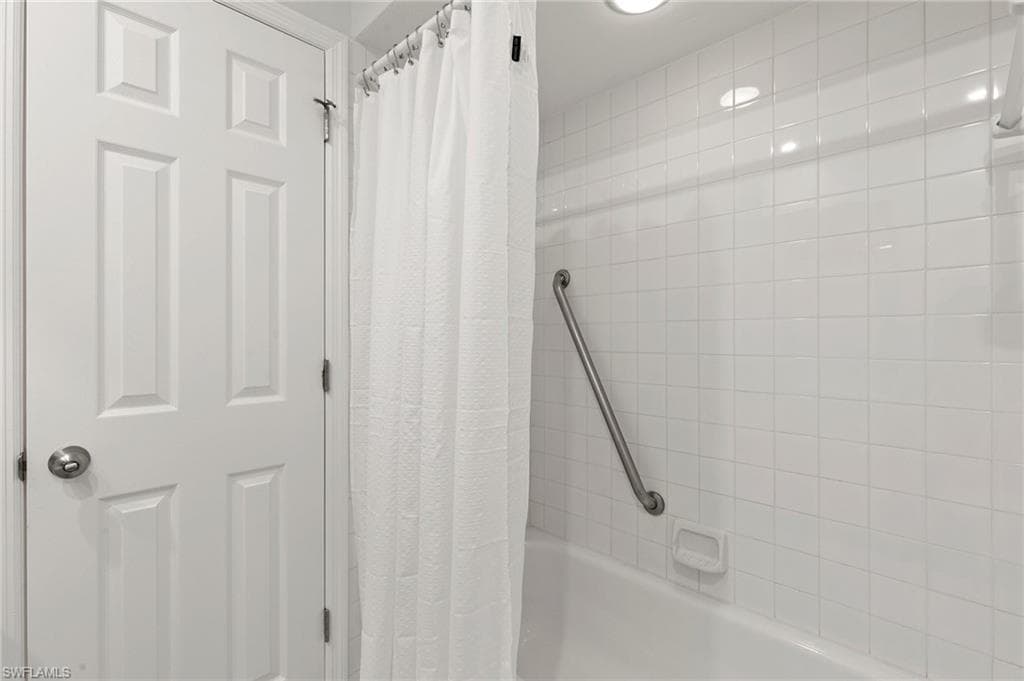 2524 Sailors Way 118, Naples, FL 34109-28