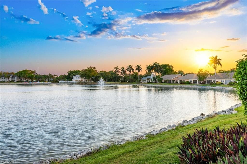 2524 Sailors Way 118, Naples, FL 34109-3