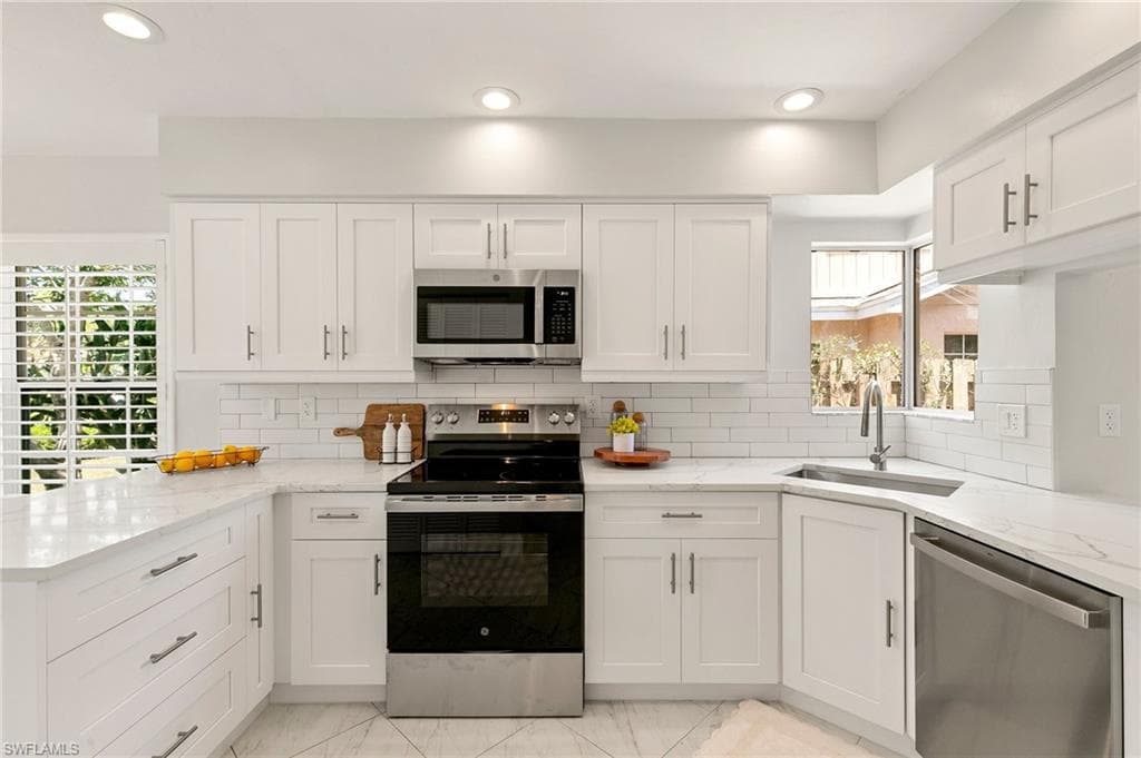 2524 Sailors Way 118, Naples, FL 34109-5
