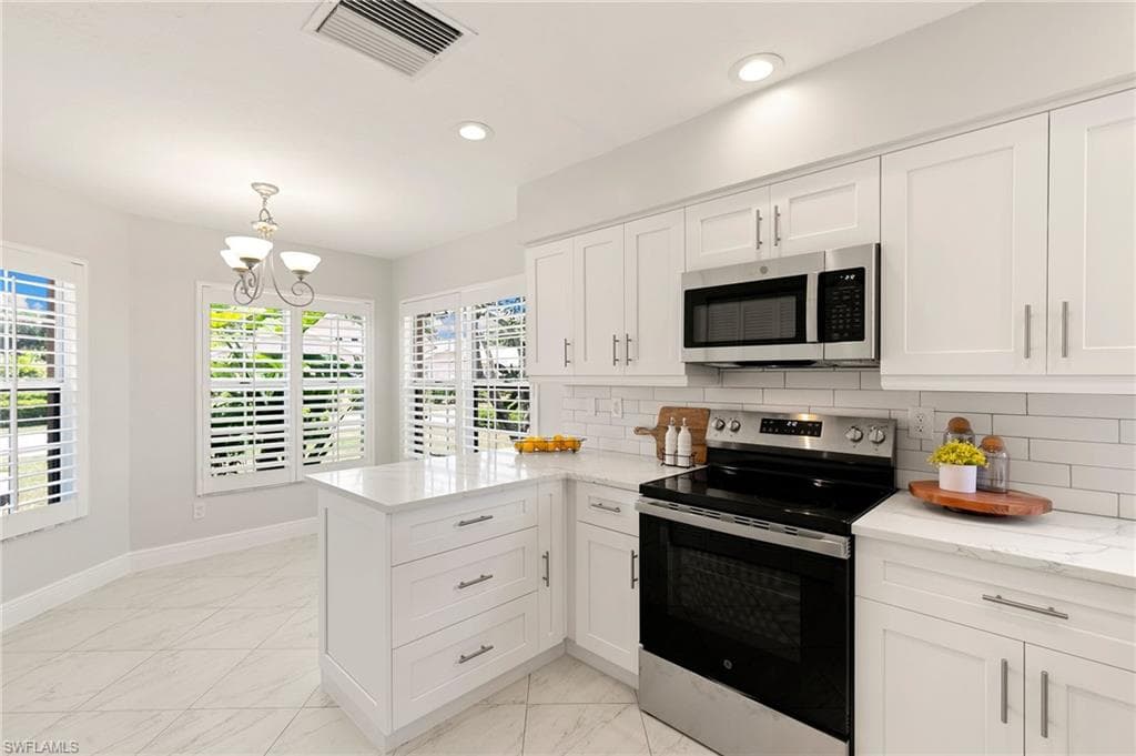2524 Sailors Way 118, Naples, FL 34109-7