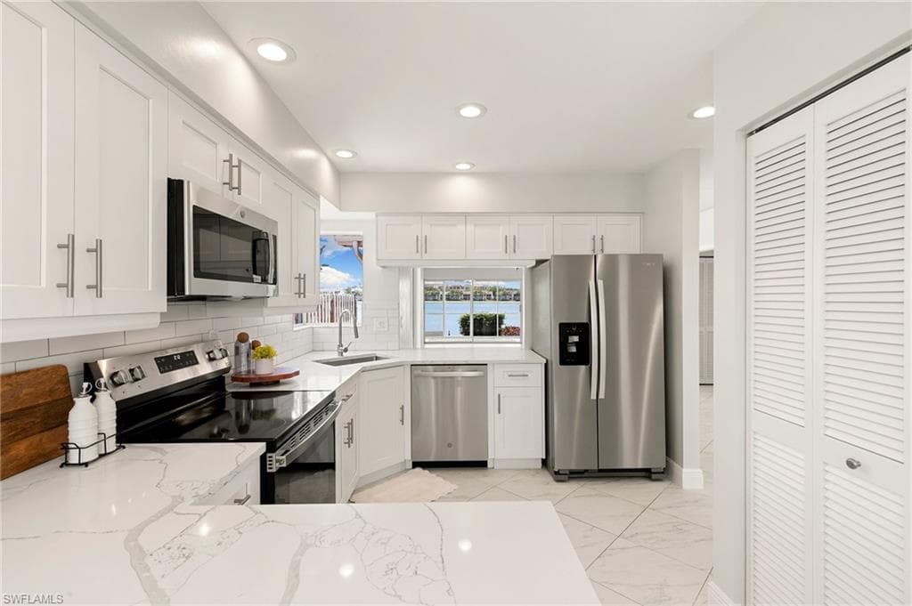 2524 Sailors Way 118, Naples, FL 34109-8