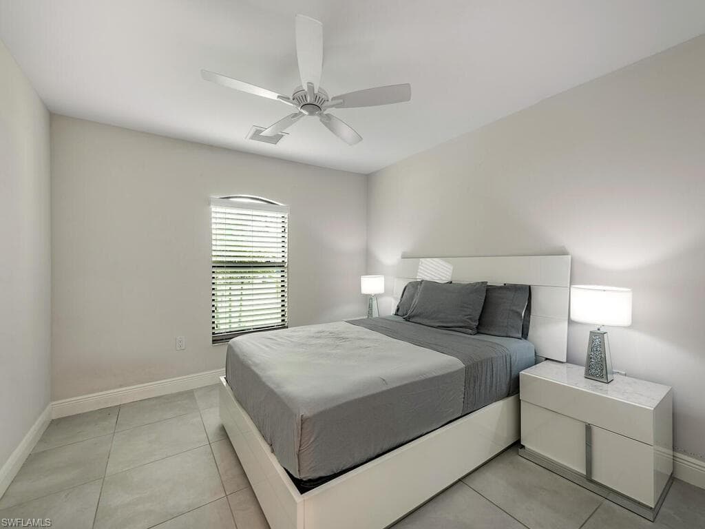 1334 Center Ln, Naples, FL 34110-11