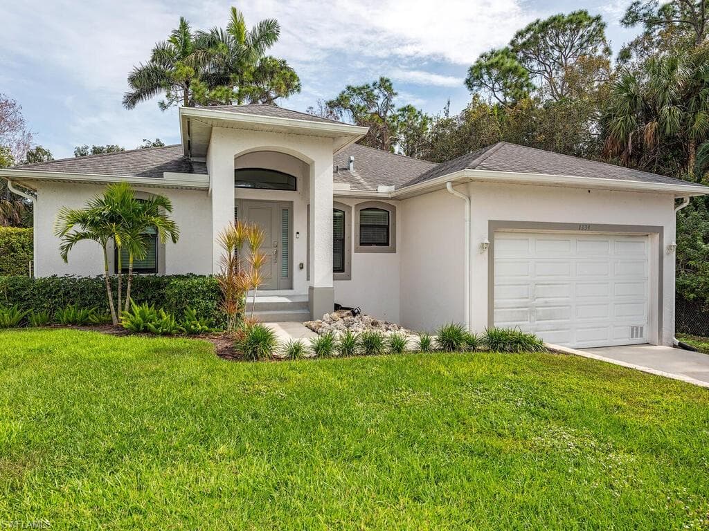1334 Center Ln, Naples, FL 34110-1