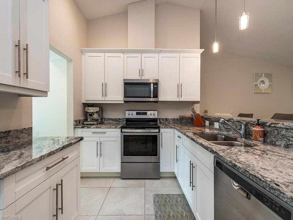 1334 Center Ln, Naples, FL 34110-6