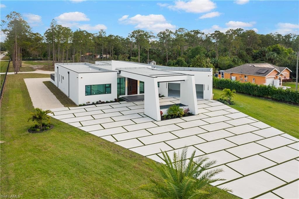 1388 Everglades Blvd N, Naples, FL 34120-2