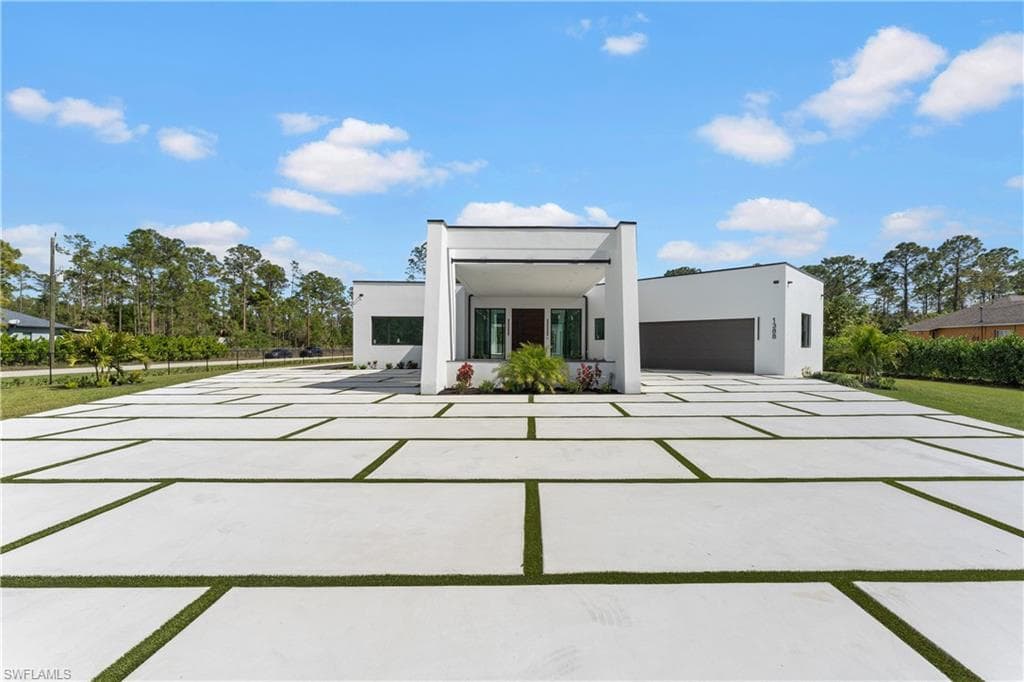 1388 Everglades Blvd N, Naples, FL 34120-3