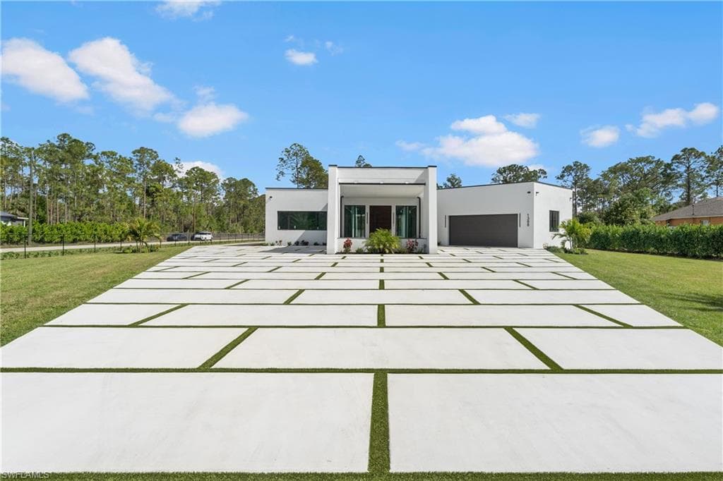 1388 Everglades Blvd N, Naples, FL 34120-4