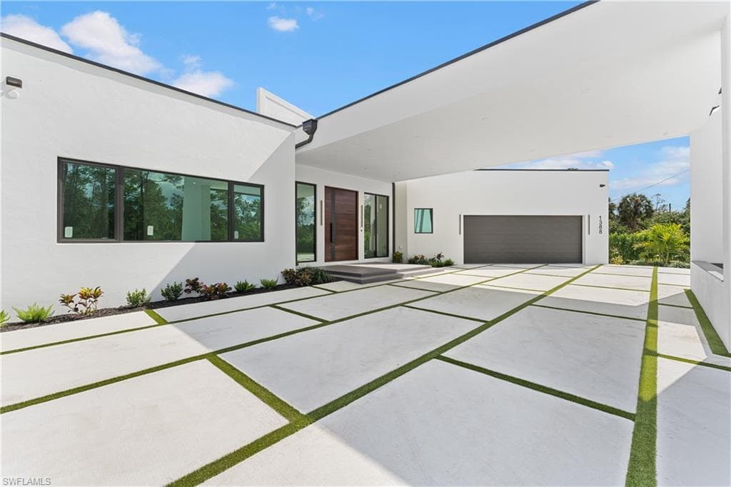 1388 Everglades Blvd N, Naples, FL 34120-8