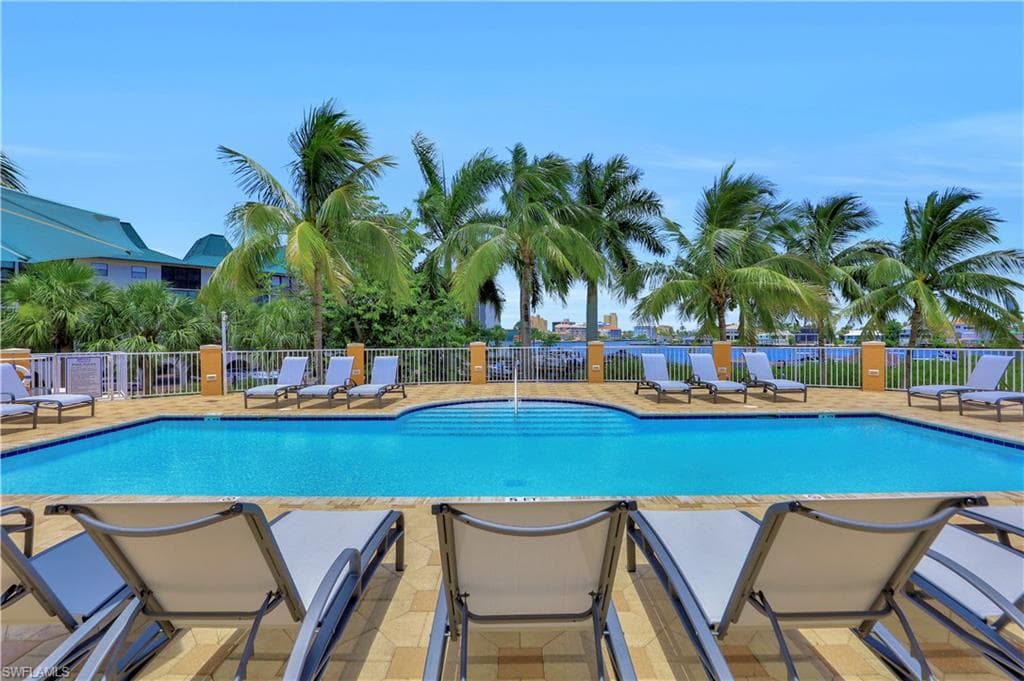 410 Flagship Dr Ph06, Naples, FL 34108-22