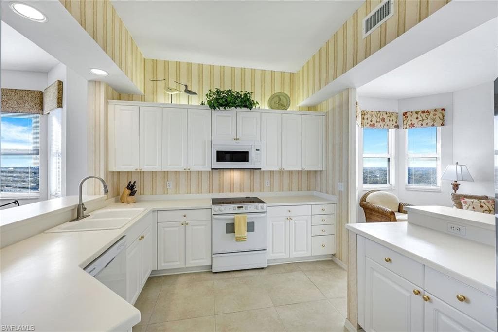 410 Flagship Dr Ph06, Naples, FL 34108-8