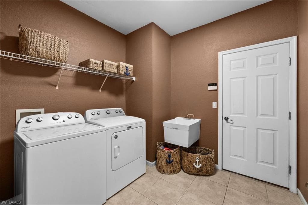 6996 Burnt Sienna Cir, Naples, FL 34109-34