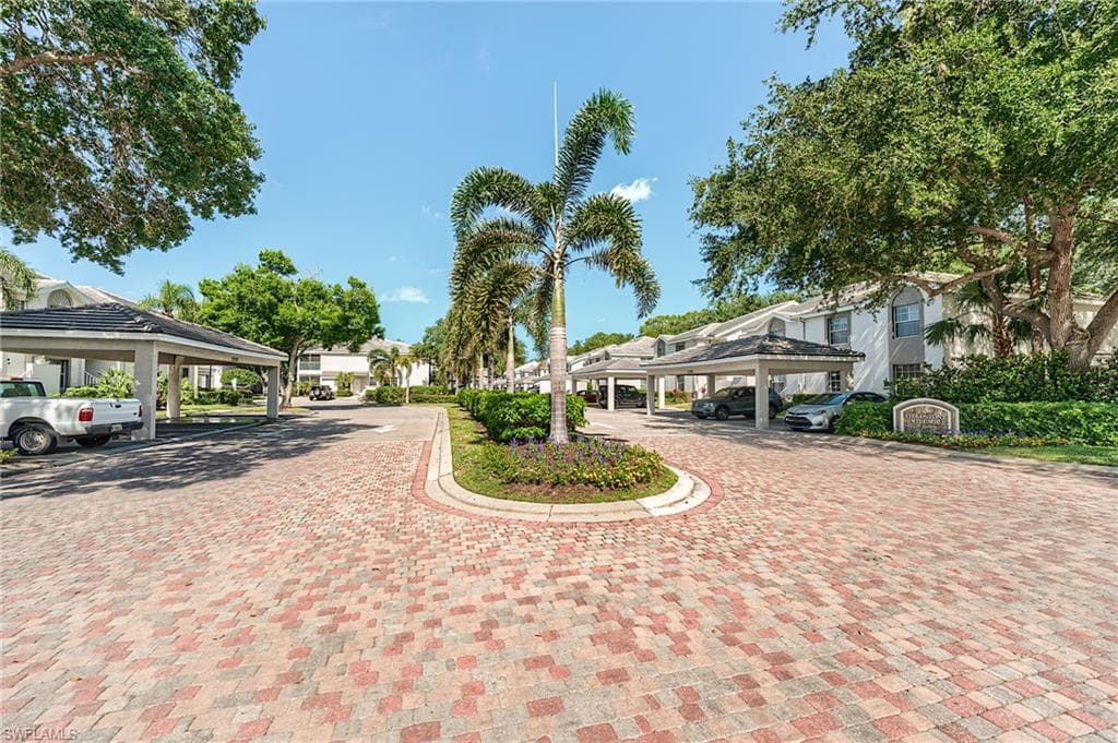 3775 Fieldstone Blvd 104, Naples, FL 34109-1