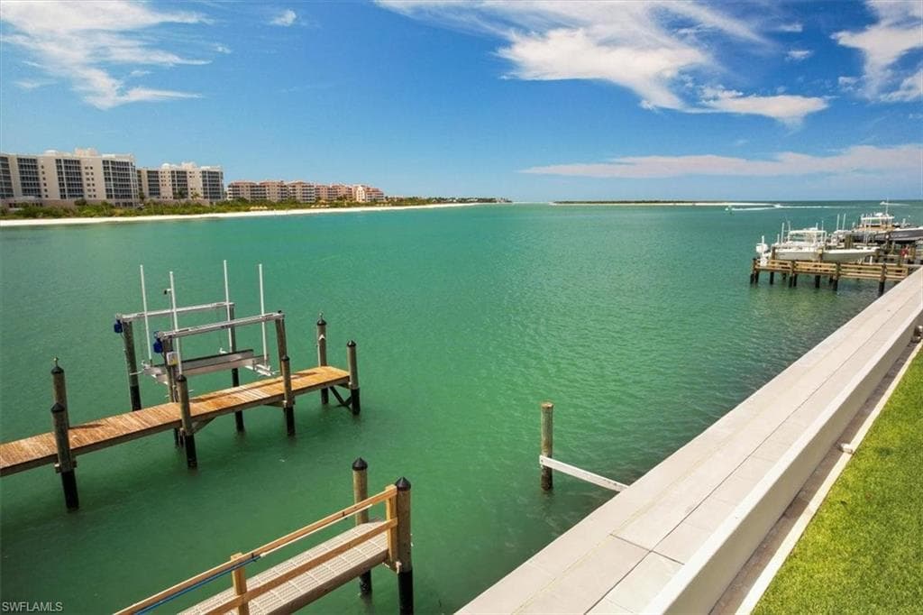 311 La Peninsula Blvd 311, Naples, FL 34113-9