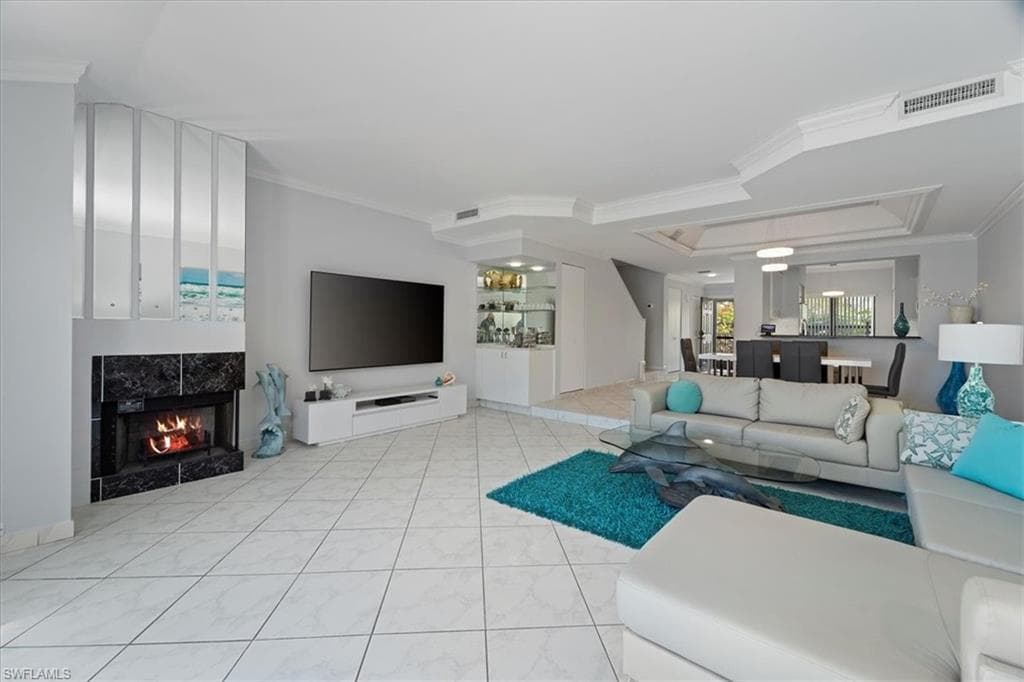 311 La Peninsula Blvd 311, Naples, FL 34113-17