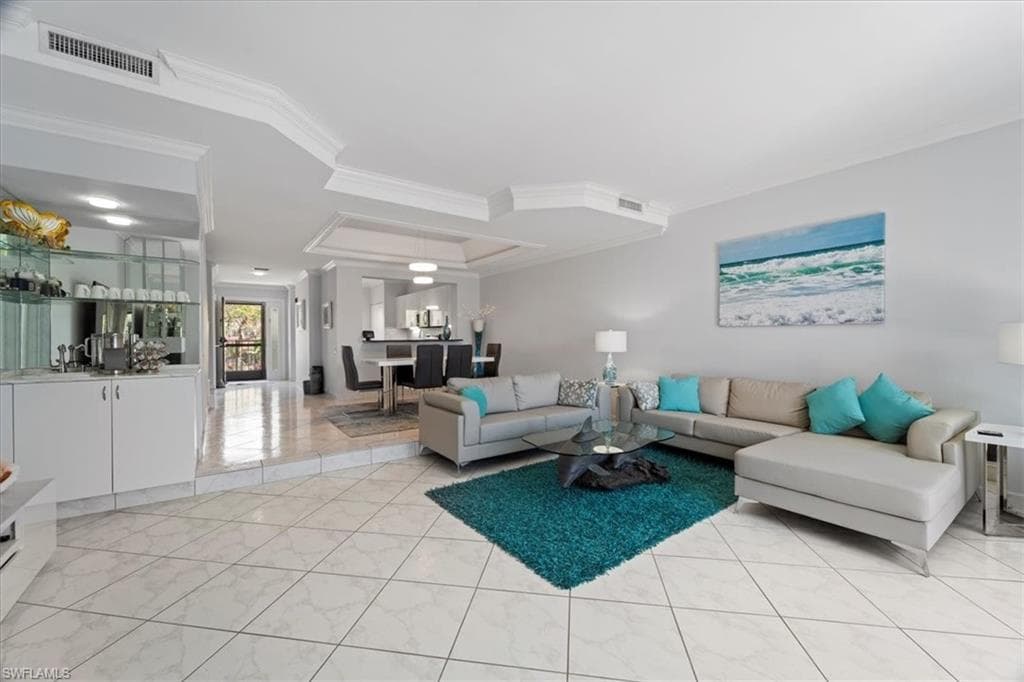 311 La Peninsula Blvd 311, Naples, FL 34113-18