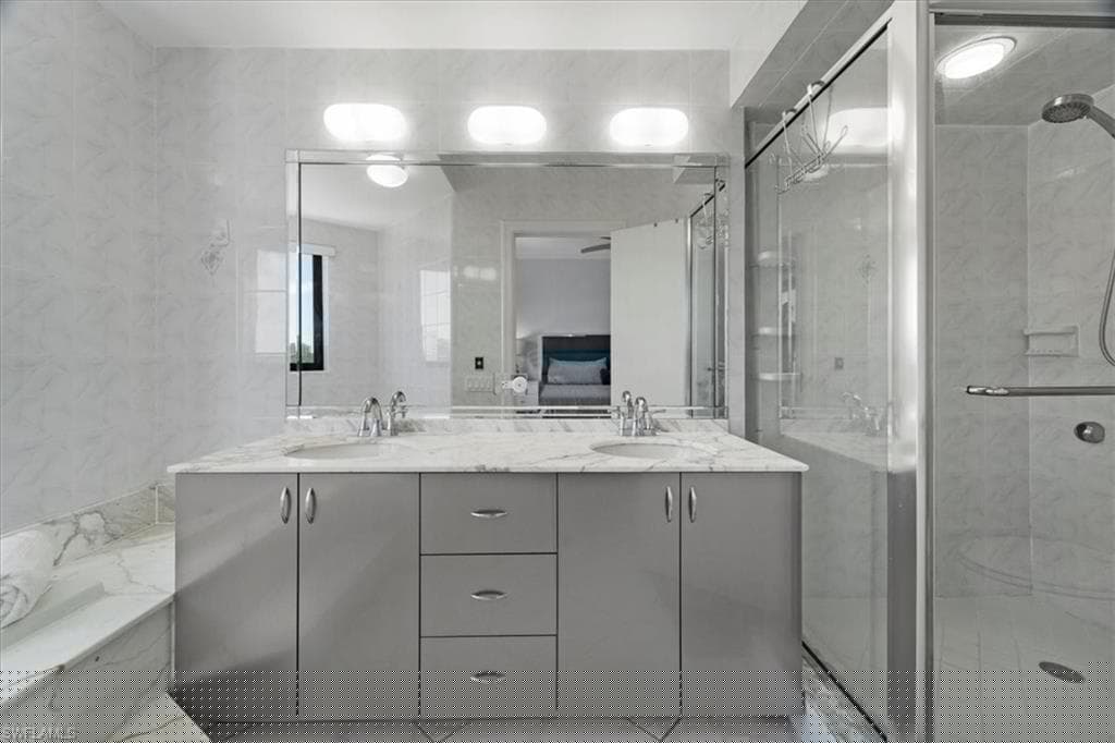 311 La Peninsula Blvd 311, Naples, FL 34113-32