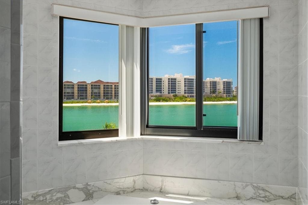 311 La Peninsula Blvd 311, Naples, FL 34113-34