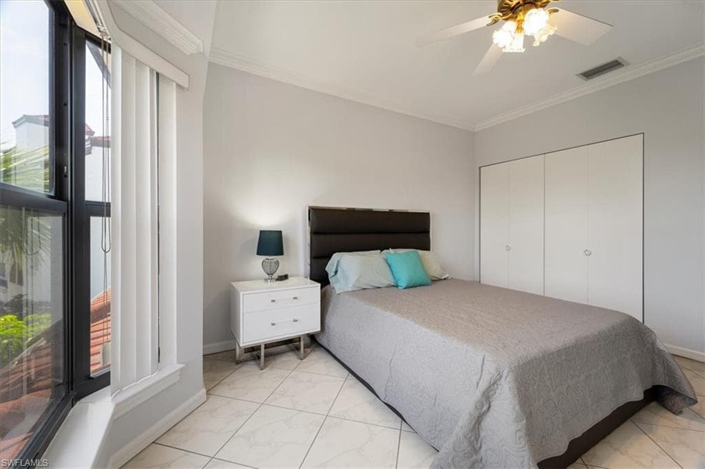 311 La Peninsula Blvd 311, Naples, FL 34113-36